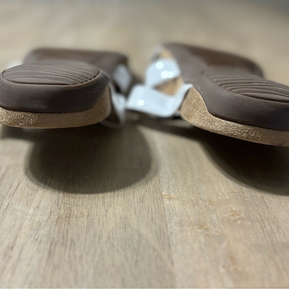 Vionic White Misa Sandals with Gold Buckles Gently Used - Picture 4 of 7